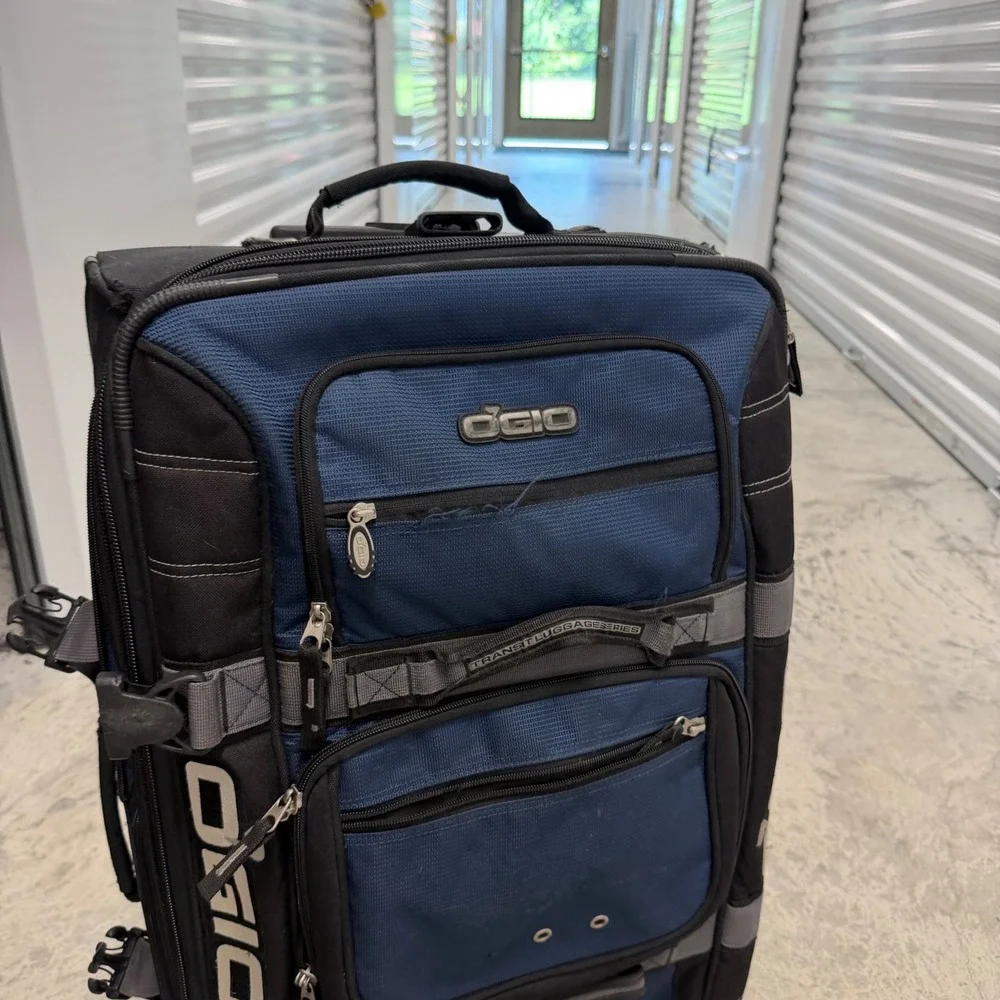 OGIO Suitcase Transit Large Blue Black Good Rolling Bag 28